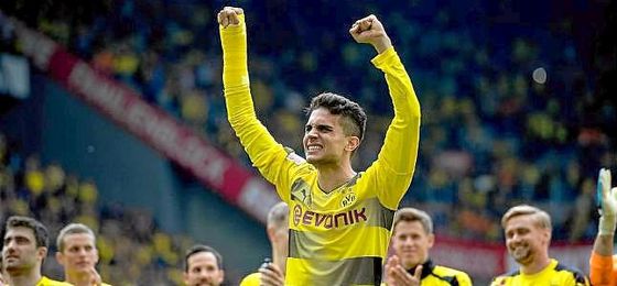 Llantos de Bartra en su reaparición con el Dortmund tras el atentado. Llantos de Bartra en su reaparición con el Dortmund tras el atentado.