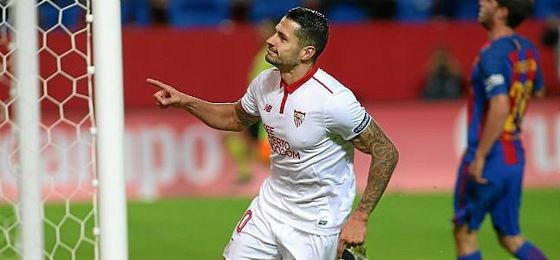 Vitolo celebra un gol mirando a Gol Norte. Vitolo celebra un gol mirando a Gol Norte.