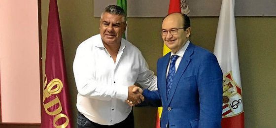 Tapia y ´Carmona´ en la foto que ha compartido el presidente de la AFA. Tapia y ´Carmona´ en la foto que ha compartido el presidente de la AFA.