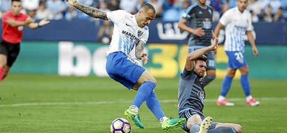 Sandro, en un partido con el Málaga. Sandro, en un partido con el Málaga.