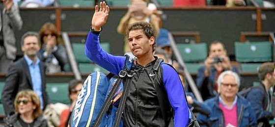 Nadal saluda el público francés tras el partido ante Carreño. Nadal saluda el público francés tras el partido ante Carreño.