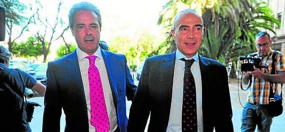 El empresario navarro Luis Oliver, a su llegada a los juzgados el pasado lunes. El empresario navarro Luis Oliver, a su llegada a los juzgados el pasado lunes.