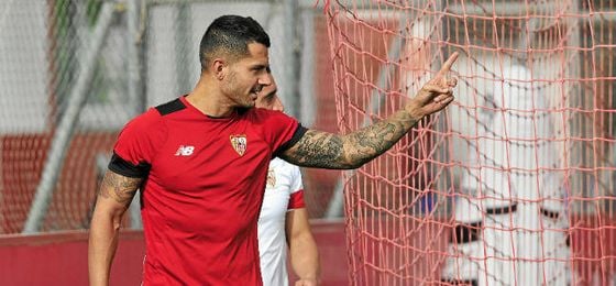 El Atlético tendrá que tirar de ingenio para burlar la sanción de la FIFA, que podría investigar el caso. El Atlético tendrá que tirar de ingenio para burlar la sanción de la FIFA, que podría investigar el caso.