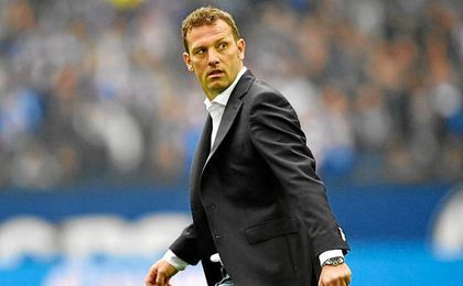 Konoplyanka dijo que con Weinzierl se hubiesen ido a Segunda. Konoplyanka dijo que con Weinzierl se hubiesen ido a Segunda.