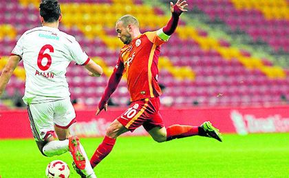 Wesley Sneijder no está contento en el Galatasaray. Wesley Sneijder no está contento en el Galatasaray.
