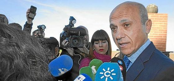 Del Nido, a la salida de la cárcel de Huelva. Del Nido, a la salida de la cárcel de Huelva.