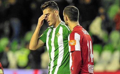 Alegría, en un partido ante el Sporting. Alegría, en un partido ante el Sporting.