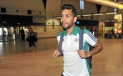 El Betis estudia la oferta por Petros. El Betis estudia la oferta por Petros.