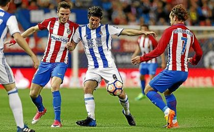 Granero, entre Saúl y Griezmann esta temporada. Granero, entre Saúl y Griezmann esta temporada.
