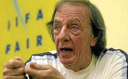 Menotti ha defendido el estilo de Sampaoli, pero no la forma de su llegada a la selección. Menotti ha defendido el estilo de Sampaoli, pero no la forma de su llegada a la selección.
