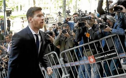 El Fiscal acepta sustituir por multa de 255.000 euros la pena de cárcel de Messi El Fiscal acepta sustituir por multa de 255.000 euros la pena de cárcel de Messi
