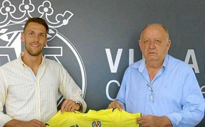 Pedraza renovó ayer con el Villarreal para salir cedido. Pedraza renovó ayer con el Villarreal para salir cedido.