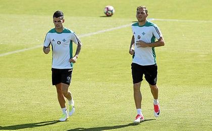 El Betis pensó en renovar al lateral en enero, pero... El Betis pensó en renovar al lateral en enero, pero...