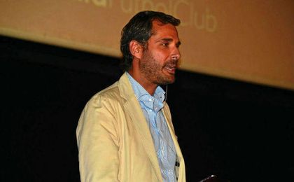 El director de marketin Ramón Loarte ha sido el encargado de presentar las novedades del abono. El director de marketin Ramón Loarte ha sido el encargado de presentar las novedades del abono.