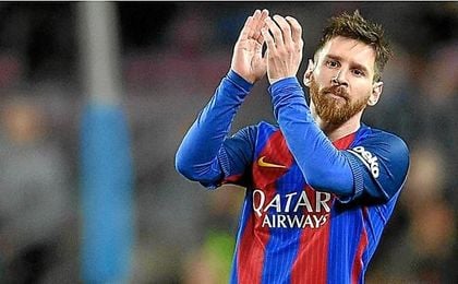 Leo Messi renueva con el FC Barcelona hasta 2021 Leo Messi renueva con el FC Barcelona hasta 2021