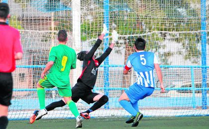 Ramón ha alcanzado un preacuerdo con el Alcalá para defender la próxima temporada la portería del cuadro alcalareño. Ramón ha alcanzado un preacuerdo con el Alcalá para defender la próxima temporada la portería del cuadro alcalareño.