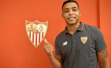 Luis Muriel posa como futbolista rojiblanco. Luis Muriel posa como futbolista rojiblanco.