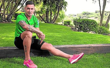 El delantero posa para ESTADIO Deportivo. El delantero posa para ESTADIO Deportivo.