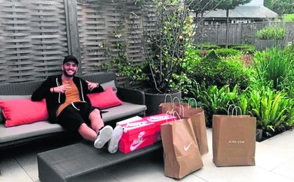 El gallego Lucas Pérez continúa trabajando en Londres a la espera de resolver su futuro. El gallego Lucas Pérez continúa trabajando en Londres a la espera de resolver su futuro.