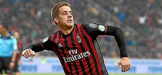 Mario Pasalic celebra un gol con el Milan. Mario Pasalic celebra un gol con el Milan.
