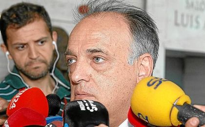 Javier Tebas, en el sorteo del calendario de la Liga en Las Rozas. Javier Tebas, en el sorteo del calendario de la Liga en Las Rozas.