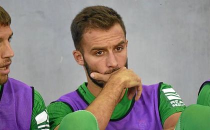 Pezzella, en el banquillo en el amistoso contra el Benfica. Pezzella, en el banquillo en el amistoso contra el Benfica.