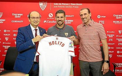 José Castro, Nolito y Óscar Arias, en la presentación del jugador. José Castro, Nolito y Óscar Arias, en la presentación del jugador.