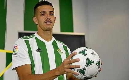 Zou Feddal: "Sé la responsabilidad que conlleva estar en el Betis" Zou Feddal: "Sé la responsabilidad que conlleva estar en el Betis"