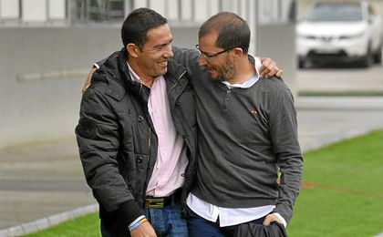 José Juan Romero (derecha), junto a Juan Carlos Gómez, en el Betis B-Écija. José Juan Romero (derecha), junto a Juan Carlos Gómez, en el Betis B-Écija.