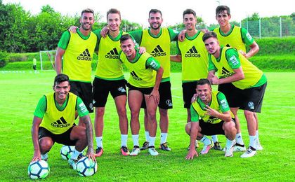 Setién dejará a un lado las probaturas para dar minutos a los teóricos titulares en estos dos amistosos. Setién dejará a un lado las probaturas para dar minutos a los teóricos titulares en estos dos amistosos.