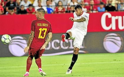 Montoya dispara a puerta en el partido ante la Roma. Montoya dispara a puerta en el partido ante la Roma.