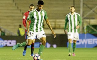 El Betis consuma una reforma total en la medular