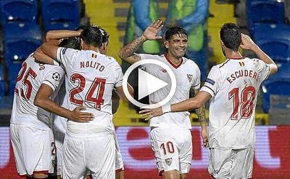 Los jugadores blanquirrojo, celebrando el primer tanto sevillista. Los jugadores blanquirrojo, celebrando el primer tanto sevillista.