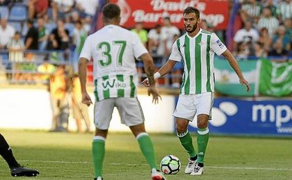 Pezzella, en el amistoso del Betis ante el Extremadura. Pezzella, en el amistoso del Betis ante el Extremadura.