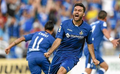 El veterano delantero se estrenará en Primera división con el Getafe. El veterano delantero se estrenará en Primera división con el Getafe.