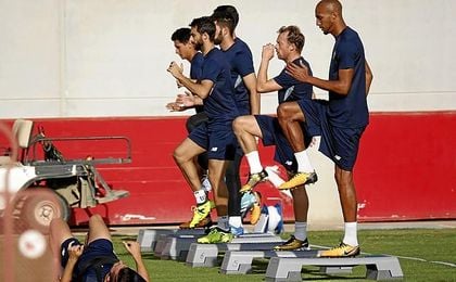 El Sevilla ya ha anunciado su convocatoria para medirse al Basalsehir. El Sevilla ya ha anunciado su convocatoria para medirse al Basalsehir.
