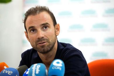 Valverde ya hace rodillo tras recibir el alta de la operación tras su caída en el Tour Valverde ya hace rodillo tras recibir el alta de la operación tras su caída en el Tour