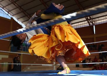 Las indígenas aimaras de Bolivia se apoderan del ring y de los nevados andinos Las indígenas aimaras de Bolivia se apoderan del ring y de los nevados andinos