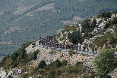 El kazajo Lutsenko se hace grande en Alcossebre, Froome sigue lider El kazajo Lutsenko se hace grande en Alcossebre, Froome sigue lider