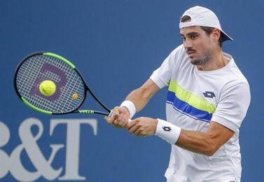 El argentino Guido Pella pasa de ronda tras vencer al belga Darcis El argentino Guido Pella pasa de ronda tras vencer al belga Darcis