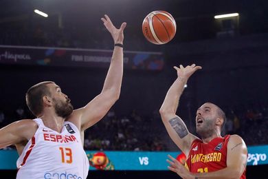 99-60. El campeón saca músculo en un debut tranquilo 99-60. El campeón saca músculo en un debut tranquilo