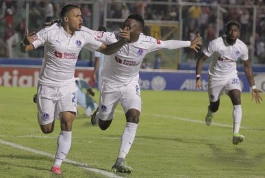 Marathón y Olimpia por el liderato del Apertura hondureño con Motagua al acecho Marathón y Olimpia por el liderato del Apertura hondureño con Motagua al acecho