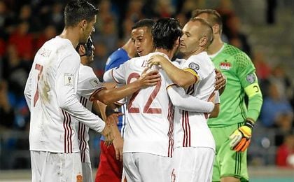 Los jugadores de España para celebrar un gol ante Liechtenstein. Los jugadores de España para celebrar un gol ante Liechtenstein.