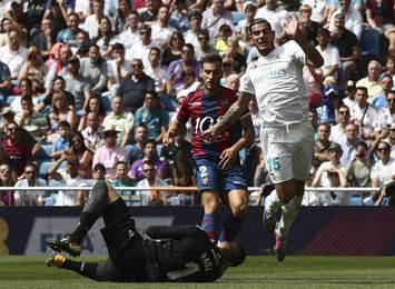 El Real Madrid y el Levante empatan 1-1 al descanso en el Bernabéu El Real Madrid y el Levante empatan 1-1 al descanso en el Bernabéu