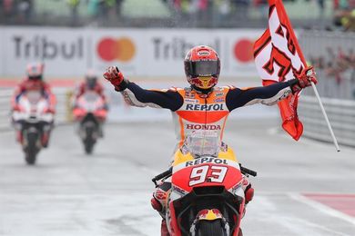 Márquez "tira de genes" y suma su cuarta victoria de la temporada en MotoGP Márquez "tira de genes" y suma su cuarta victoria de la temporada en MotoGP