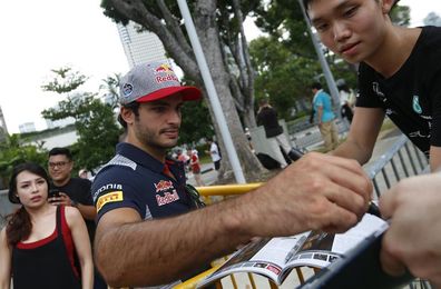 Carlos Sainz se une al equipo Renault para la próxima temporada Carlos Sainz se une al equipo Renault para la próxima temporada