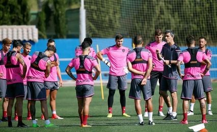 Levante y Valencia afrontan el derbi igualados en puntos y buen juego Levante y Valencia afrontan el derbi igualados en puntos y buen juego