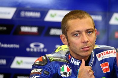 Valentino Rossi viaja a Aragón y se someterá mañana a una revisión para competir Valentino Rossi viaja a Aragón y se someterá mañana a una revisión para competir