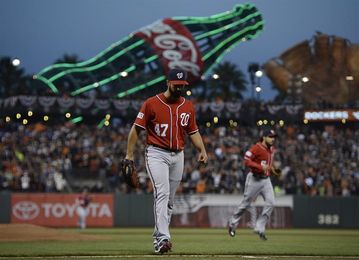 7-3. González controla la batería de los Bravos 7-3. González controla la batería de los Bravos