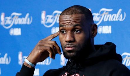 La lesión de James y la adaptación de Wade, dos desafíos para los Cavaliers La lesión de James y la adaptación de Wade, dos desafíos para los Cavaliers